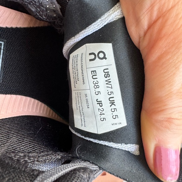 NWT On Running Cloud Flow Rock/Rose 10.5/9.5/10 - Picture 10 of 12